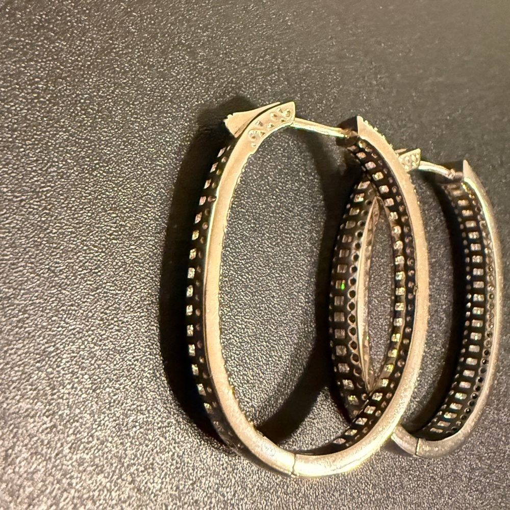 Elegant – These sparkling hoop earrings have a refined and sophisticated look. - Picture 4 of 14